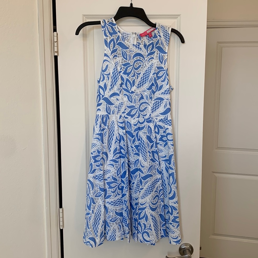 White blue lace cocktail length dress. Size 2. Tracy Reese. Great condition